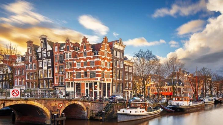 Amsterdam autorizza gli impianti fotovoltaici su edifici storici e monumentali