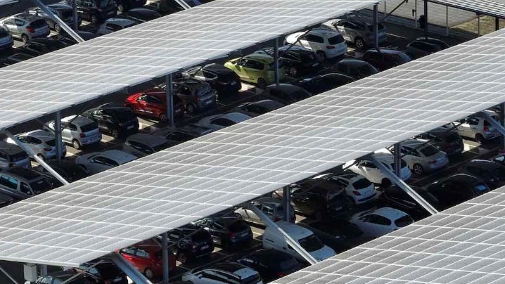 In Francia 350 MW di fotovoltaico sui parcheggi dei supermercati